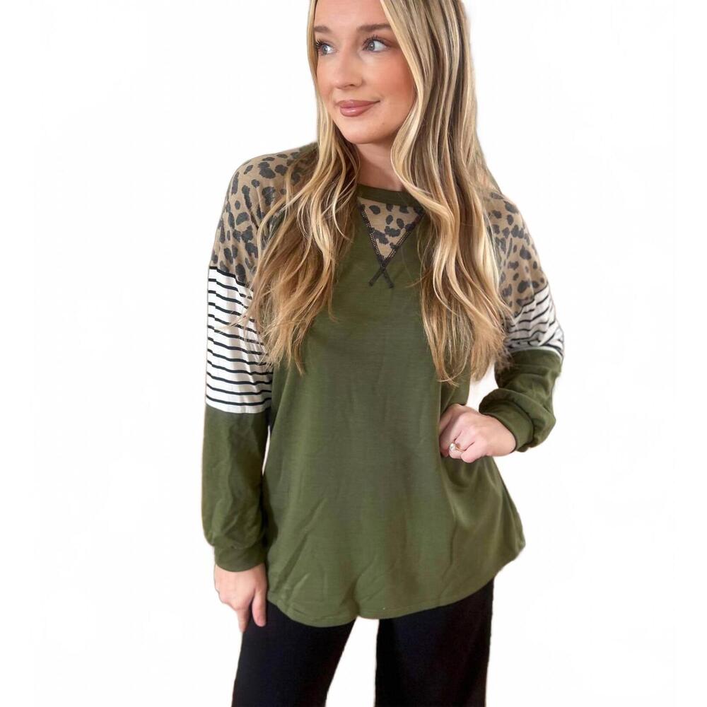 NEW HEIMISH USA leopard accents top in olive